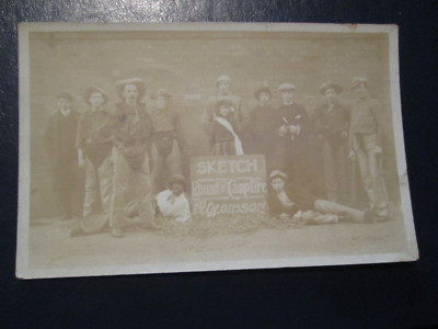 Postkarte der Skizze ''Rund um das Lagerfeuer von S H Oibson (unbesendet, unbekanntes Datum/Ort