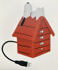 NEW Peanuts SNOOPY LYING ON DOGHOUSE Charging Hub  4-Port 3 USB-A / 1 USB-C