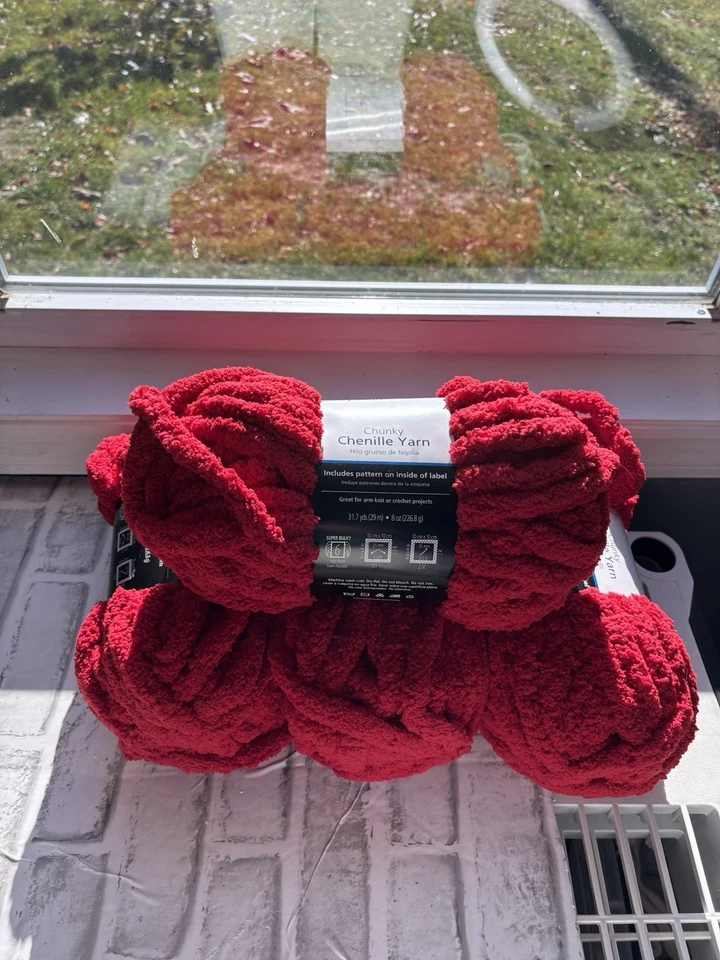 4 Mainstays Red Chenille Chunky Yarn 31.7 yds 8 oz NEW! Super Bulky 100% Polye - Image 2 of 4