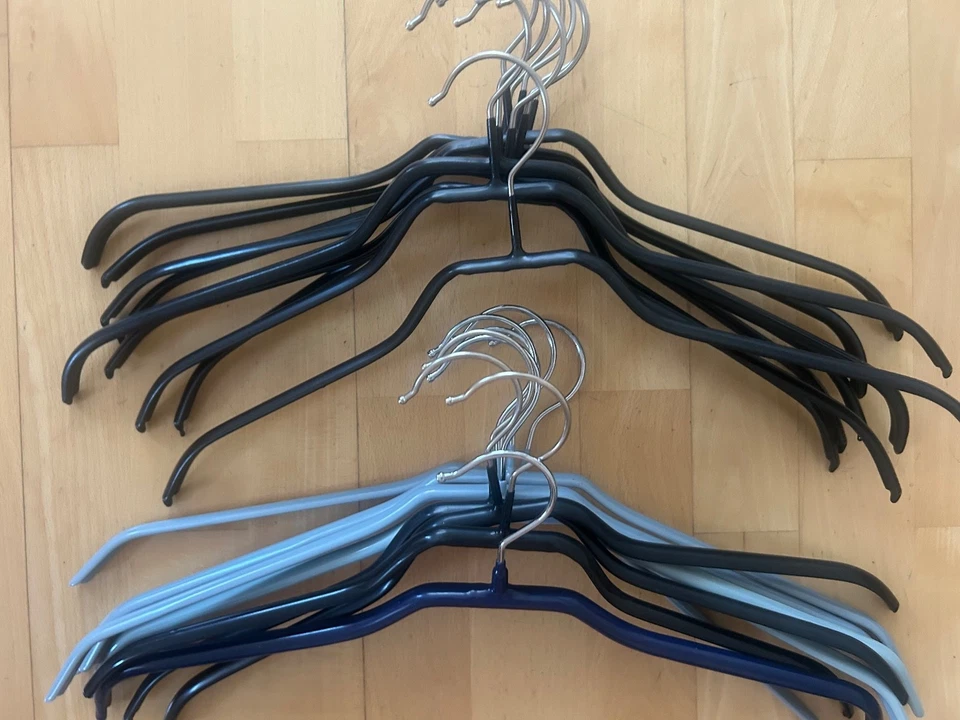 20 x Verschiedenfarbige Metall, Kleiderbügel - rutschhemmend