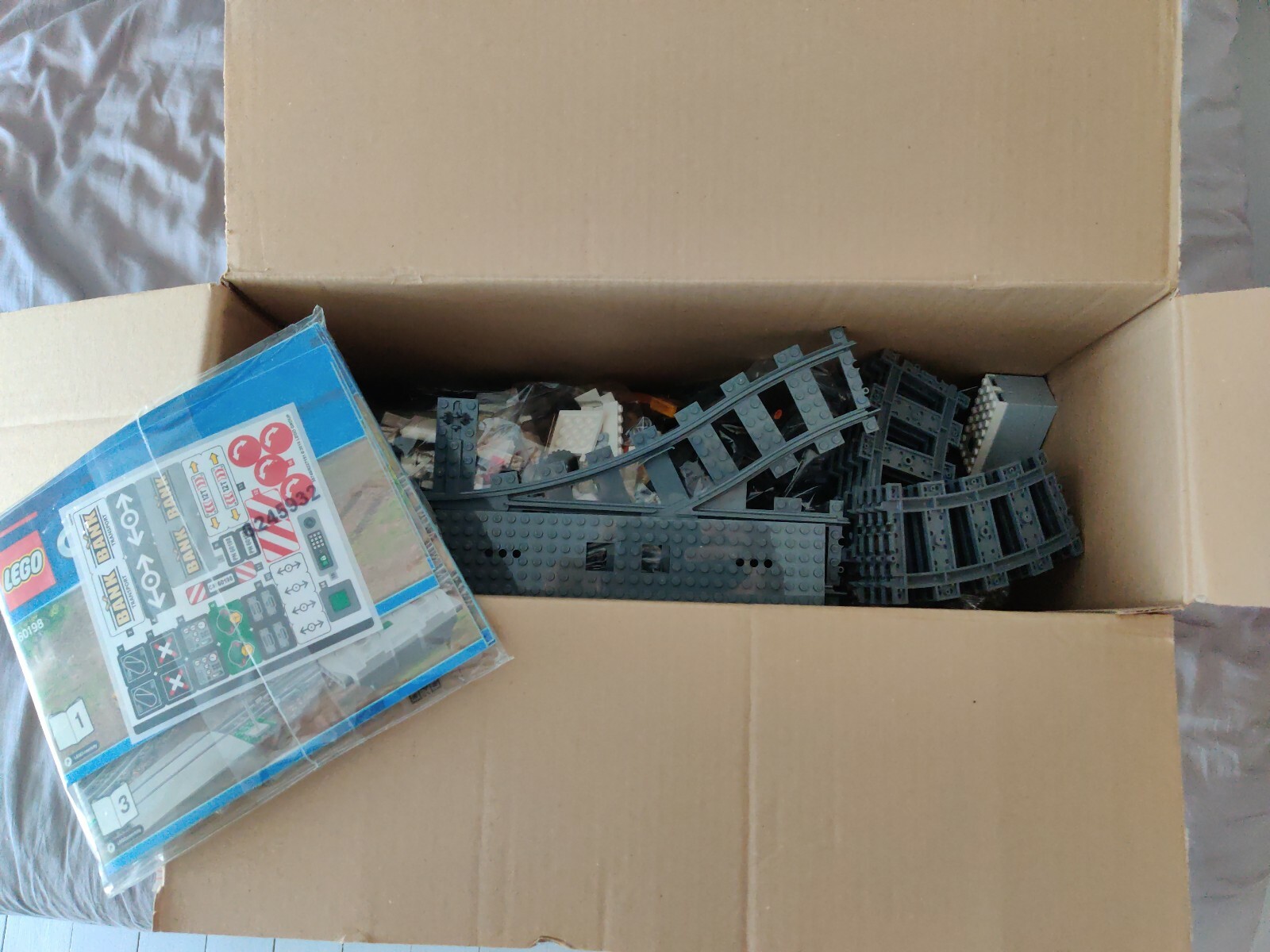 Lego City 60198 train de marchandises complet pour remplacer les pièces perdues d'un circuit