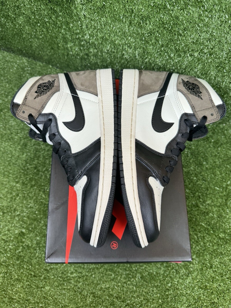 Nike Air Jordan 1 Retro High Mocha Size 8.5 555088-105 OG Nike Air Jordan 1 Retro High Mocha Size 8.5 555088-105 OG