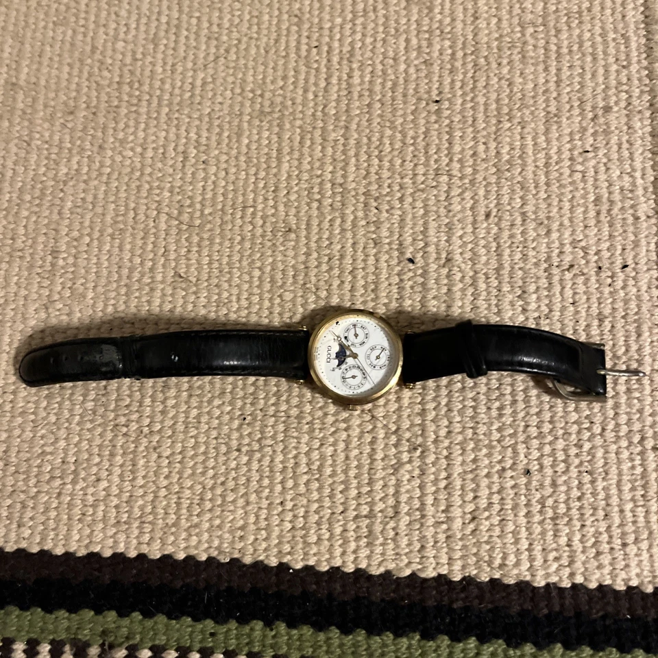 Vintage Ladies Gucci 2000m Moonphase Triple Calendar Watch  - Image 3 of 4