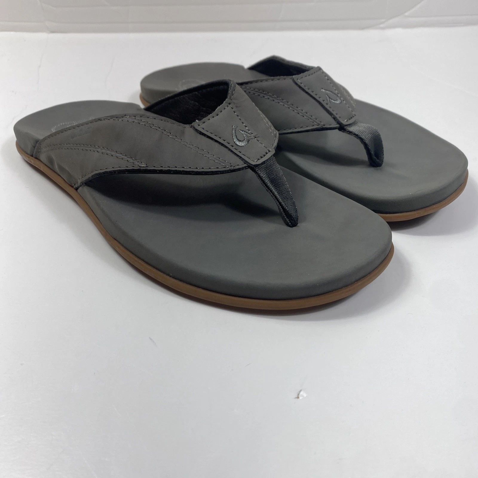 NWOT Olukai Men's Pikoi Gray Leather Thong Sandals Flip Flops Size 11 US
Opens in a new window or ta
