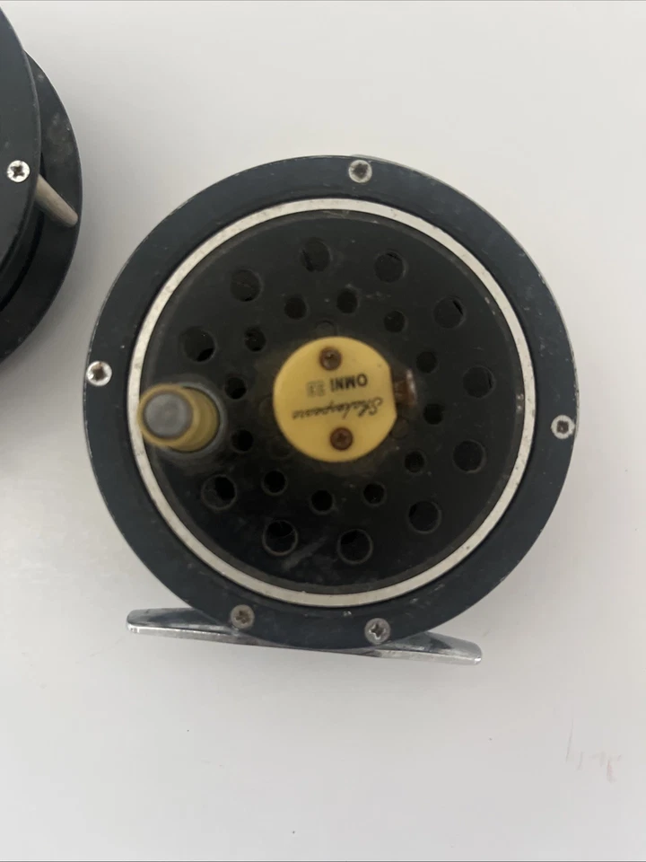 Carrete de pesca con mosca Shakespeare Omni 44 y 33 de colección (2 carretes) Foto 3 de 4