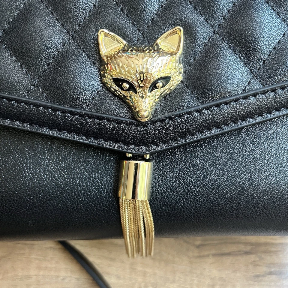 Cartera acolchada de cuero sintético negra FOXER - Cierre de zorro dorado, asa superior y correa Foto 3 de 4