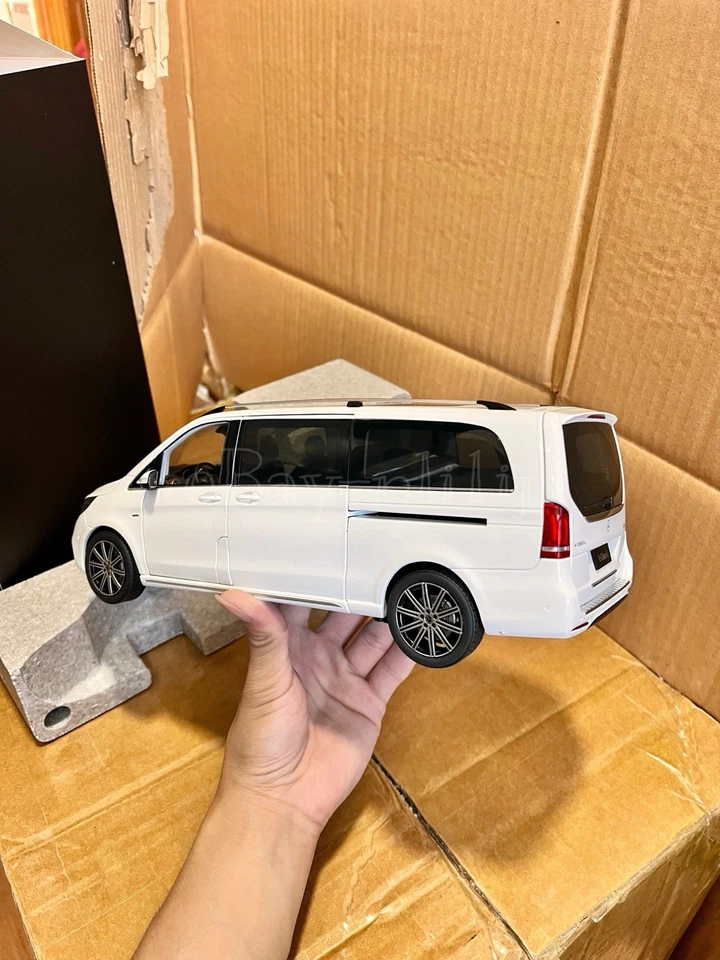 Modelo de coche Mercedes-Benz Clase V LWB blanco diecast escala 1:18 Foto 3 de 4