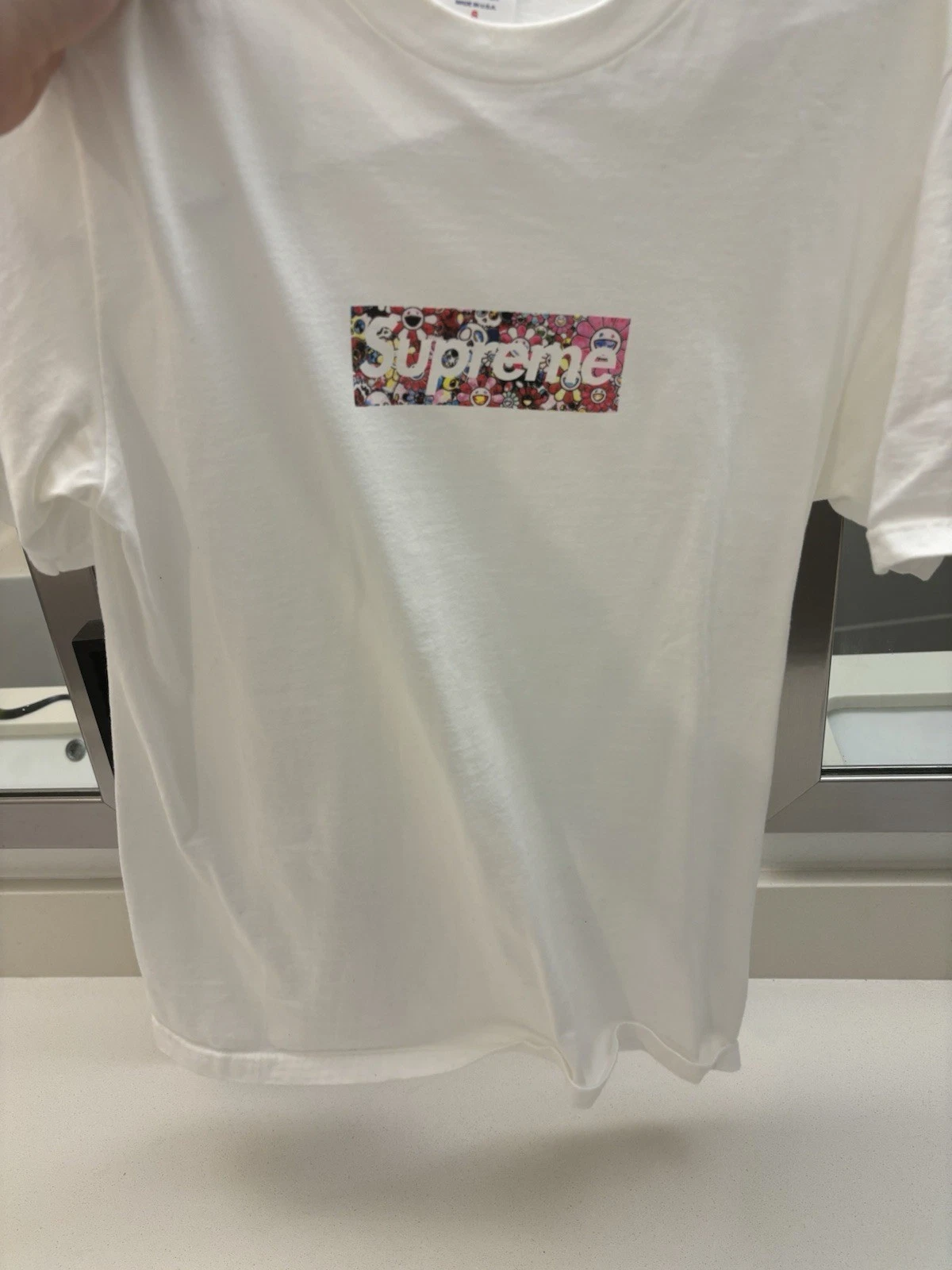 Supreme Takashi Murakami COVID 19 boîte en relief logo TAILLE S. Doucement porté !