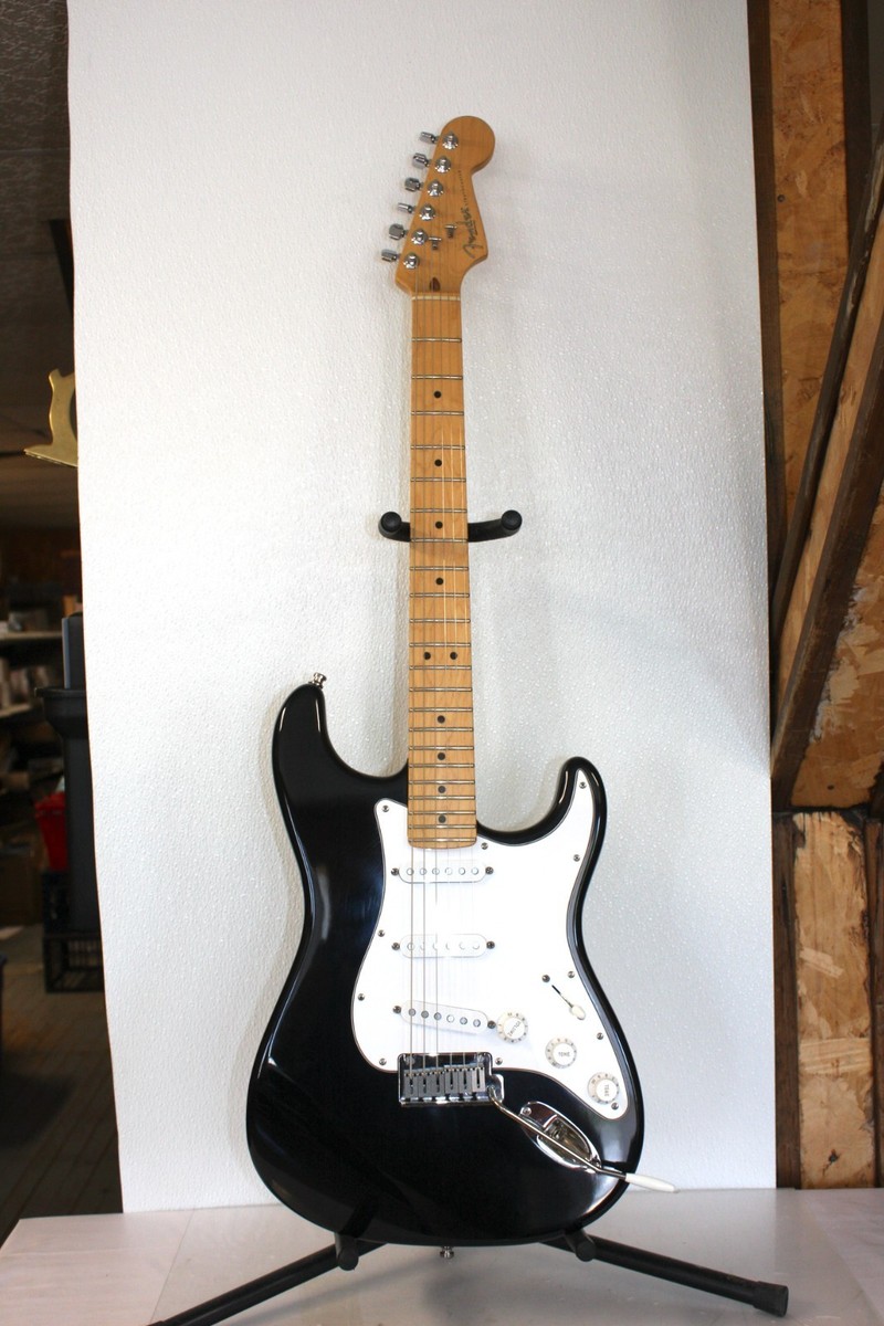 2000年代前半　Squier Stratocaster ブラック 2000年代前半 Squier Stratocaster ブラック