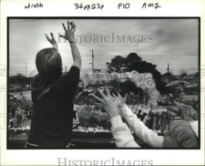 1991 Press Photo Spectator Reached for Cup from Krerwe of Grele Parade Float