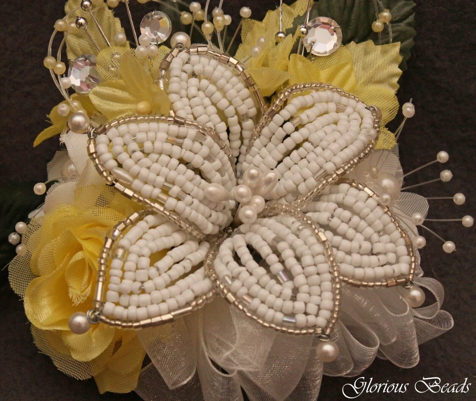 Корсаж желтый бисер лилия, шелковые розы, бусины стразы. Вариант бутоньерки - Изображение 3 из 4
