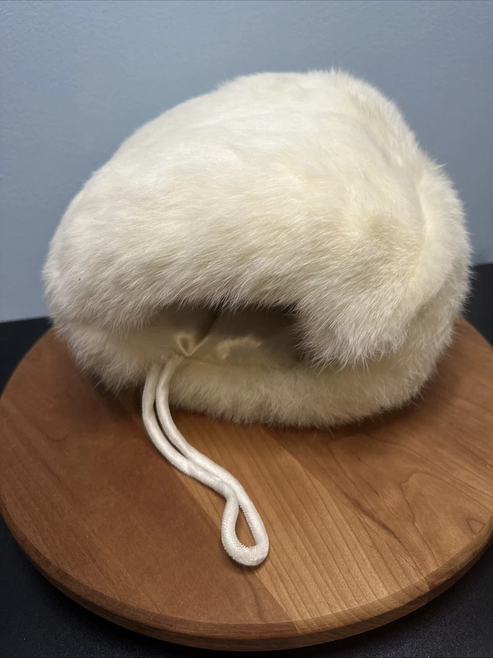 Marshall Fields Genuine White Fox Fur Silk Lining Muff Hand Warmer Original Box - Image 2 of 4