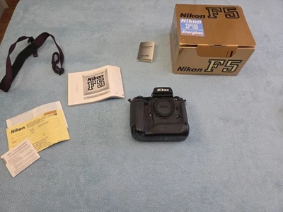 Nikon F5 - Legendäre Kamera in sehr gutem Zustand - vollständig & Film getestet - Bild 1 von 4