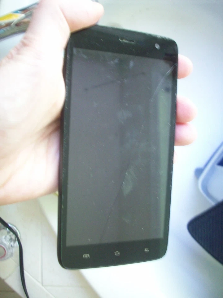 RCA Q2 Android 9.0 Pie 5.0" HD 4G LTE 16GB 8MP 5MP Dual Sim Unlocked non working - Image 4 of 4