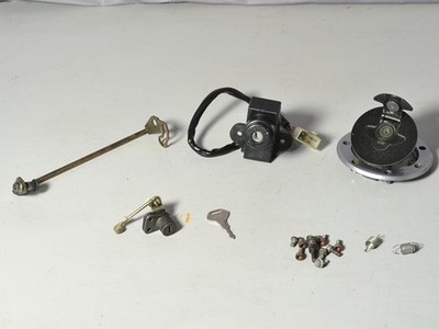 koto♡ Kawasaki Ninja ZX-11 ZZR1100 ZXT10C Ignition Lock Key Set Fuel