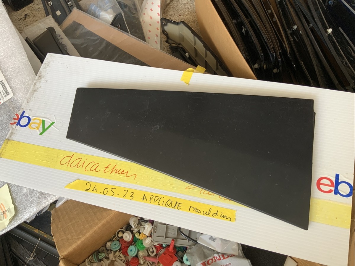 2021-2027 Toyota SIENNA MOULDING, Rear Right Door Window 75765