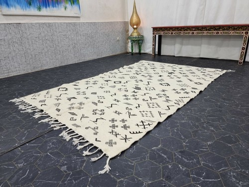 Moroccan Handmade Kilim Zanafi Rug 5'x7'8" Berber Abstract White Black Carpet - Picture 4 of 12