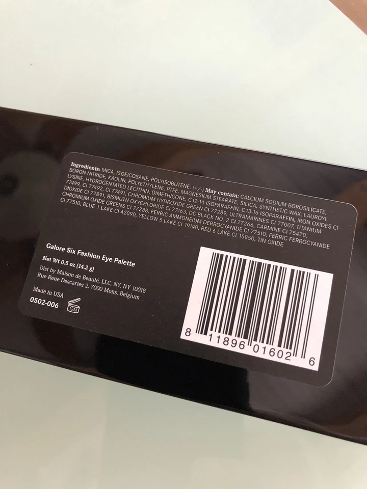 le metier de beaute Galore Six Fashion Eye Palette-Exclusive Product - Image 3 of 3