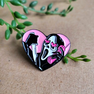 Lustige Ghostface Schrei Emaille Pin Anstecker - Süßes Herz Geistergesicht Horror Pin Geschenk