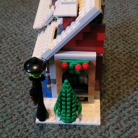 LEGO Creator Expert 10216 Winter Village Bakery 2010- Incomplete READ 