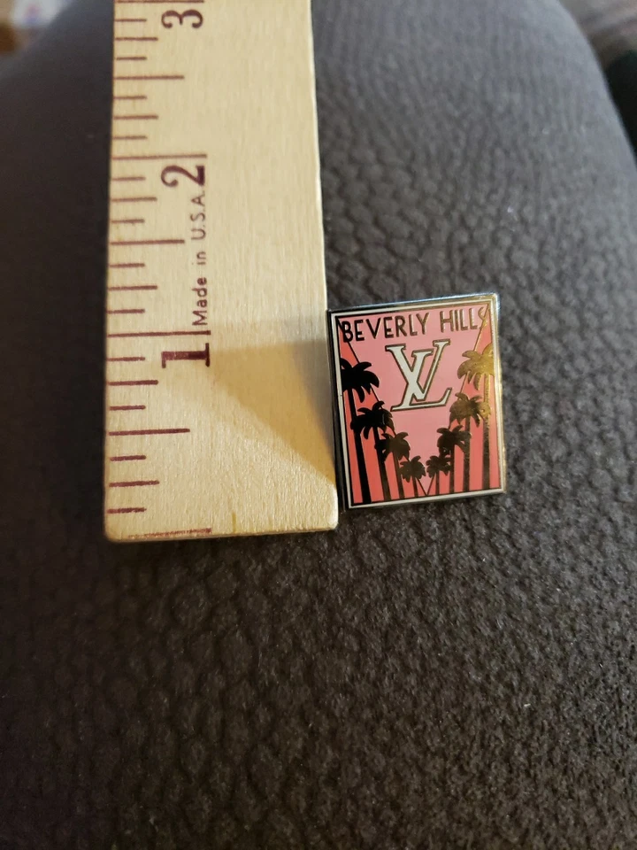 Louis Vuitton  Beverly Hills Exhibition Sunset With Palm Trees Hat Lapel Pin EUC - Image 3 of 3