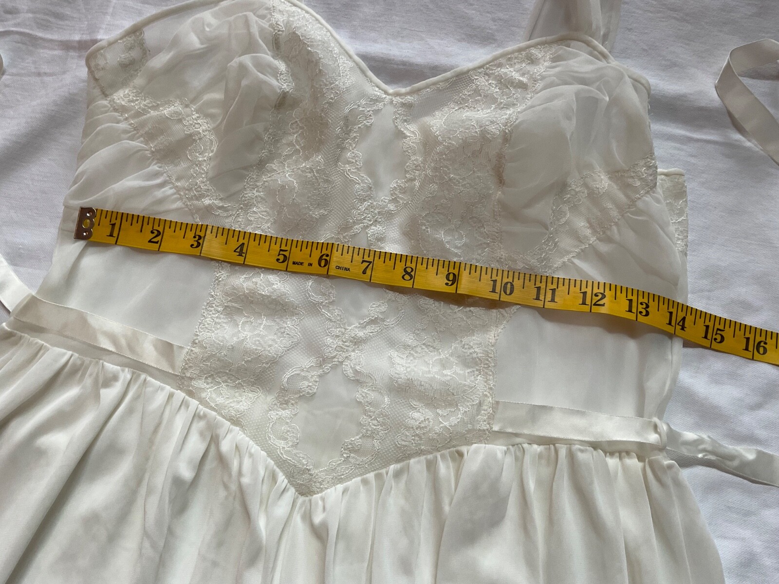 LUXITE by Kayser Vintage Women's Nightgown size 36 white cream Lace  Cottagecore