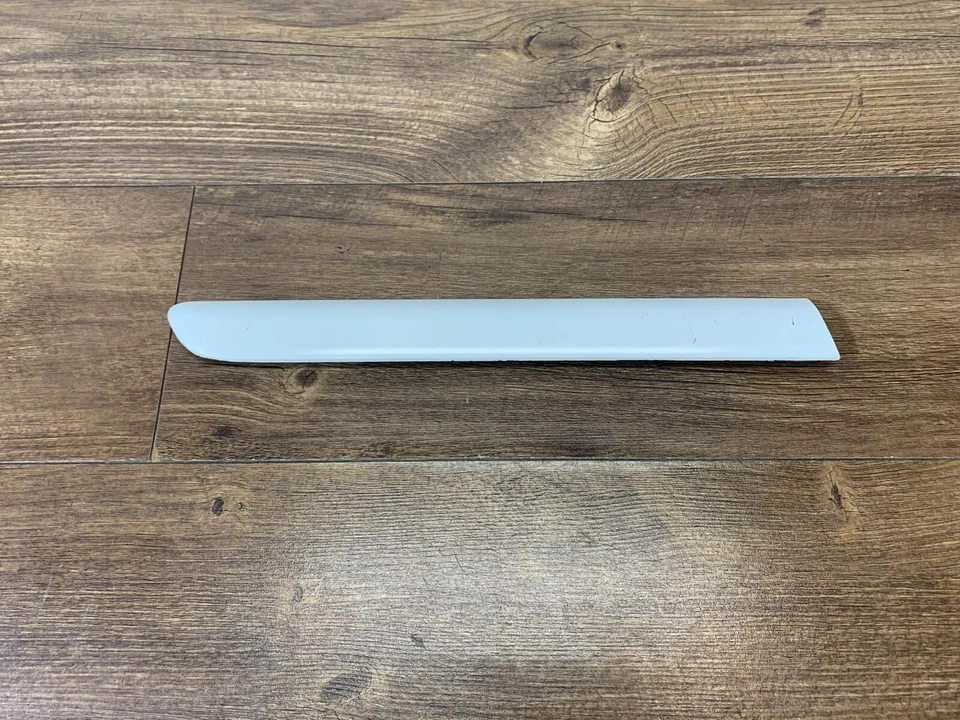 2006-2009 VW Golf Rear Quarter Panel Body Molding Trim Right Side OEM NУЦ - Image 4 of 4