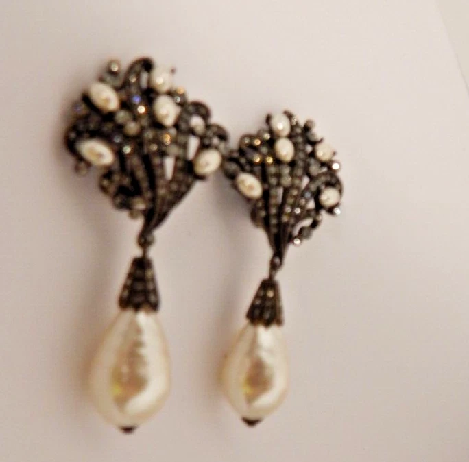 Heidi Daus Crystal Faux Pearl Large Clip on Dangle Drop Earrings 2.5" NICE! - Image 2 of 4