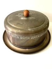 Excellent! Vintage 1950's West Bend Aluminum  Acorn Round Cake Carrier/Keeper