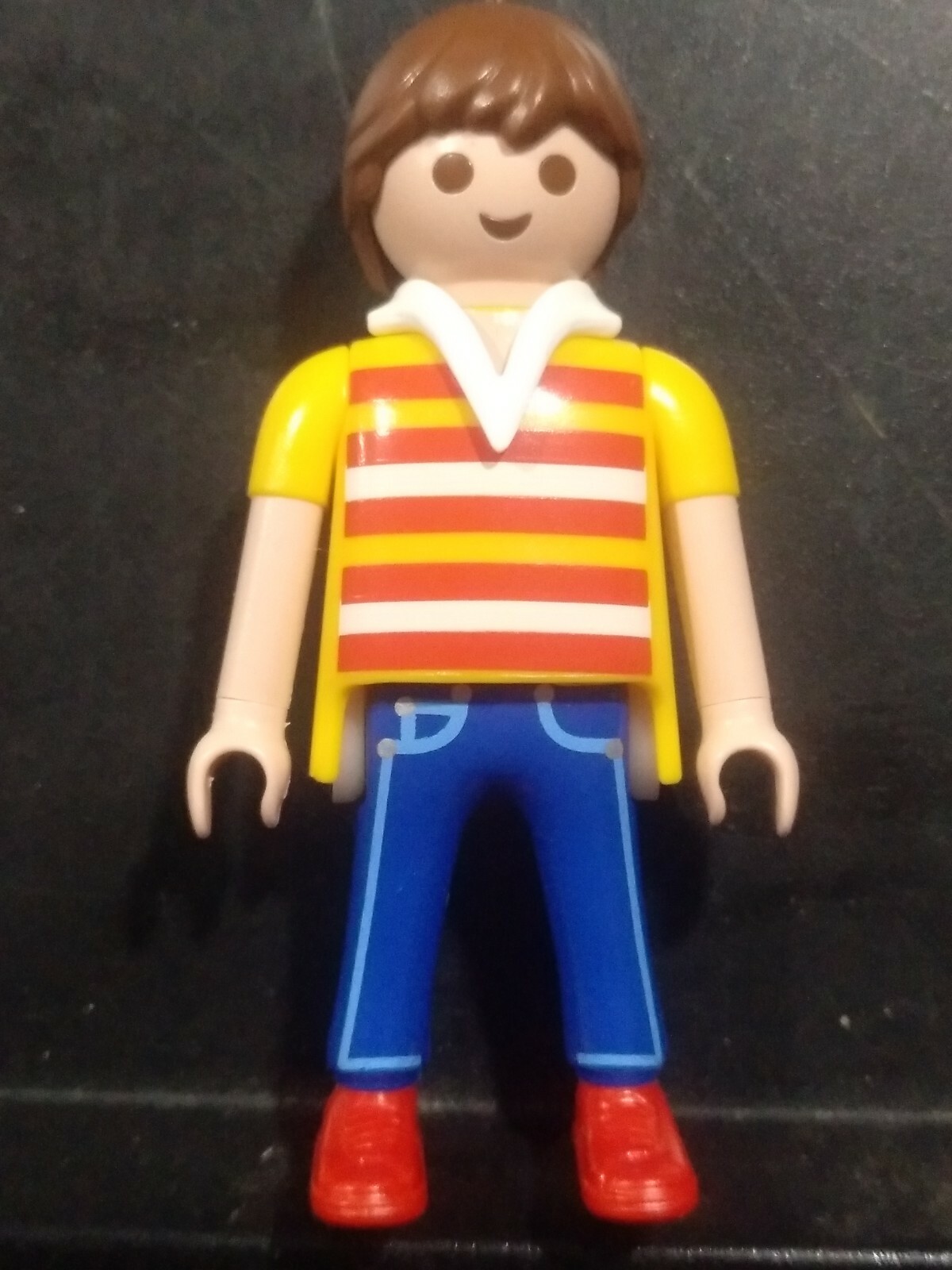 PLAYMOBIL FIGURA HOMBRE CITY CON CAMISETA RAYAS HORIZONTALES - 24/1/20
