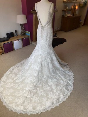 STUNNING JUSTIN ALEXANDER WEDDING DRESS CHAMPAGNE IVORY LACE LOW BACK DIAMANTÉ - Image 1 of 4
