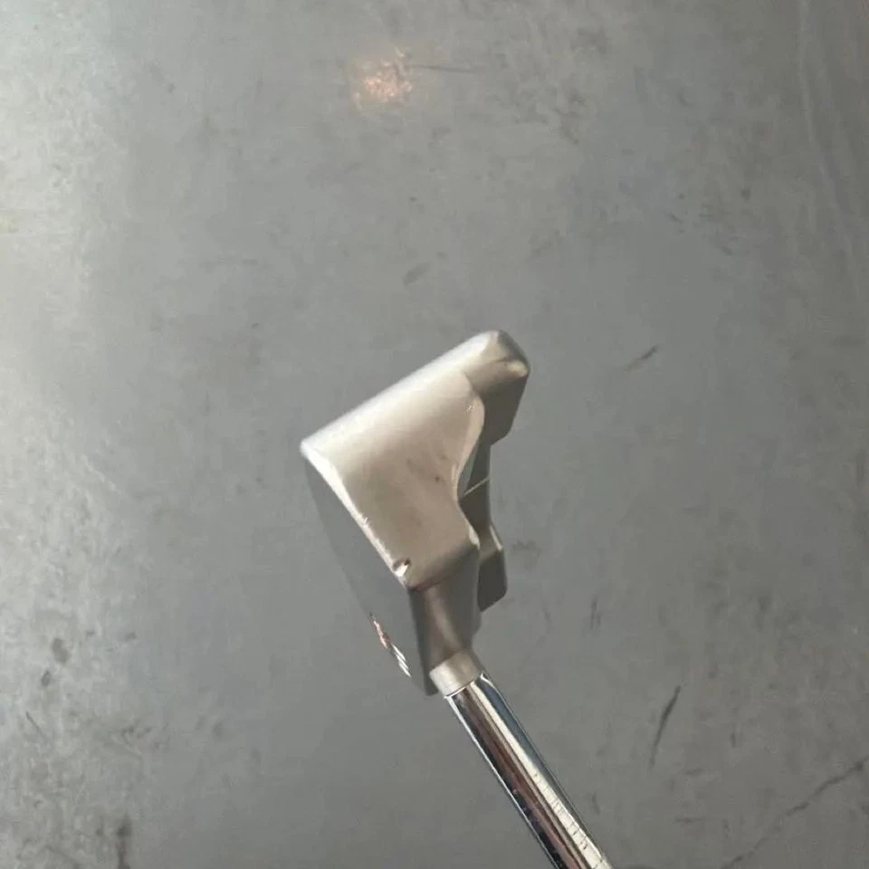 Scotty Cameron Studio Select Newport 2.6 Center shaft putter 34 inches Used - Image 3 of 4