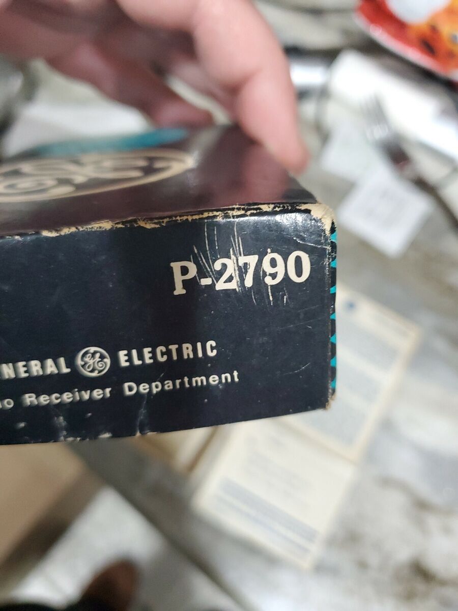 VINTAGE GENERAL ELECTRIC P-2790 TRANSISTOR RADIO WITH VINTAGE GENERAL ELECTRIC P-2790 TRANSISTOR RADIO WITH