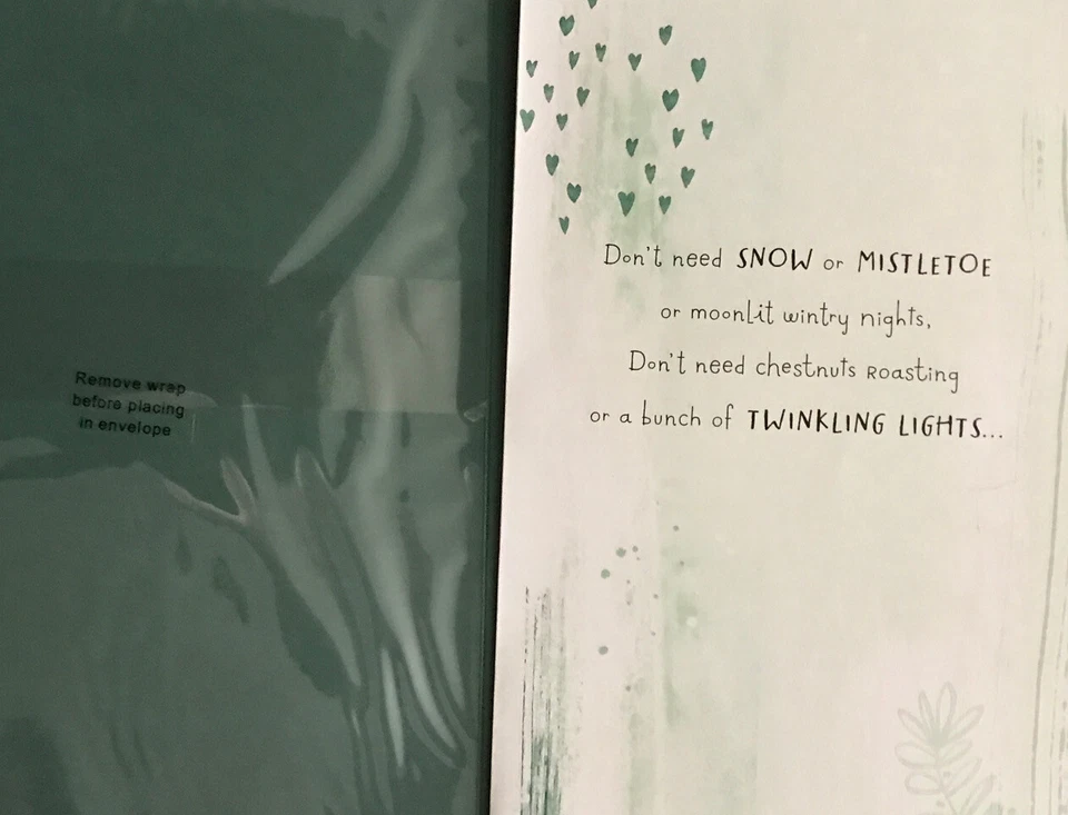 A mi increíble esposa, Feliz Navidad, pareja caminando tomados de la mano, tarjeta de felicitación Foto 3 de 4