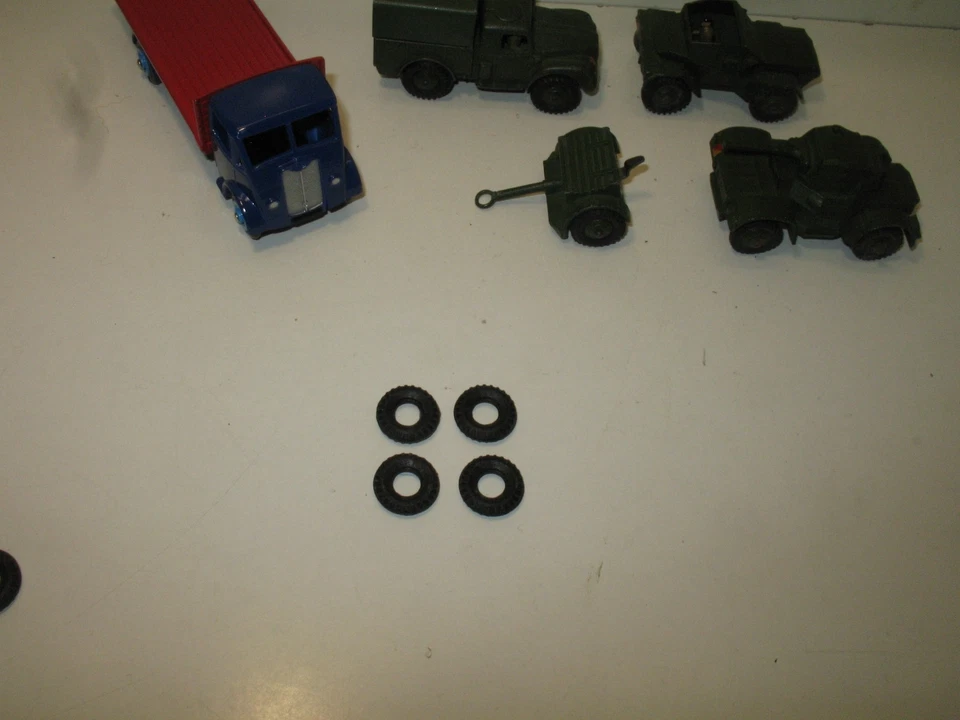 D26, Dinky X 4 Studded Tires For Truck GB, Military, Guy, Armored... 18 / 8 - Image 4 of 4
