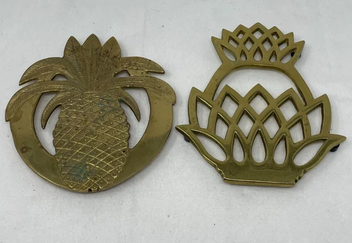 LOT OF 2 VTG SOLID BRASS GOLD PINEAPPLE FOOTED TRIVETS VIRGINIA METALCRAFTERS - product listing photo