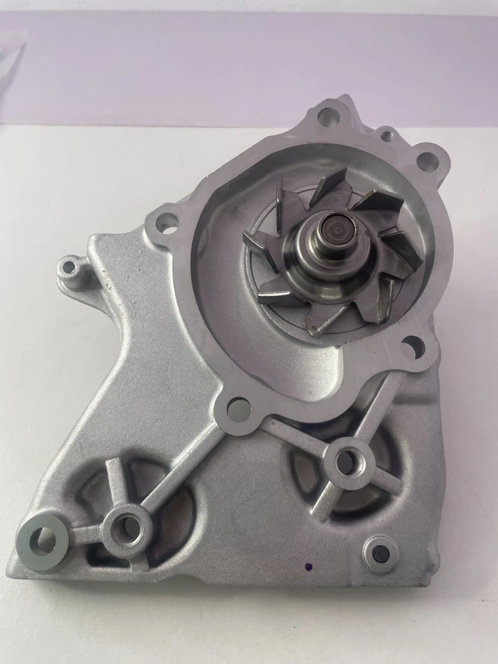 Bomba de agua motor Japón GMB 145-1320 Mazda B2200 Foto 2 de 4