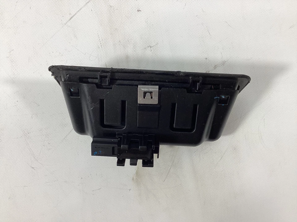 BMW 525I 2007-2011 interruptor de liberación de maletero/mango 7118158 OEM. Foto 2 de 4