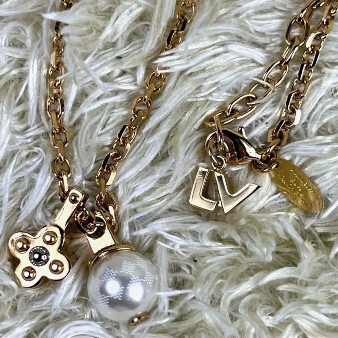 Louis Vuitton Necklace Flower Charmy Pearl M75444 Gold Very Rare 