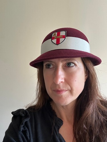 Burgundy Felt Cloche Hats with school badge - school prep style - Picture 2 of 3