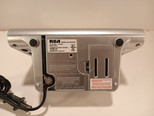 RCA Digital 2 Band AM/FM Alarm Clock/Radio/AUX Model # RP5430A Tested - Picture 10 of 12