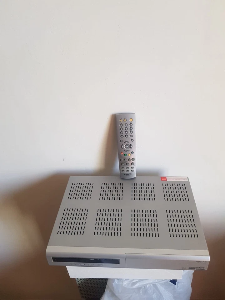  Decoder Humax dtt4000  con telecomando - Immagine 2 di 2