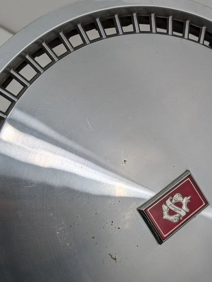 Oldsmobile Delta 88 98 1980-1990 tapacubos cubierta de rueda antigua vintage Foto 4 de 4