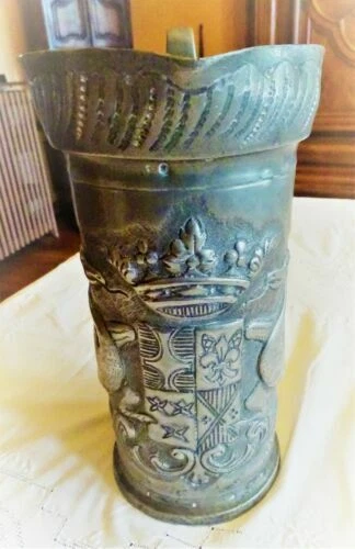 Objet d'art populaire du XIXe siècle et avant originaux en etain