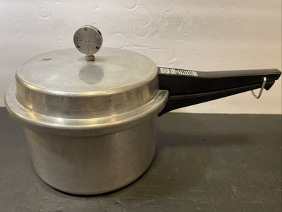 #ad Vintage MIRRO MATIC Pressure Cooker Canner 294M 4 Quart Complete MCM Clean $49.95