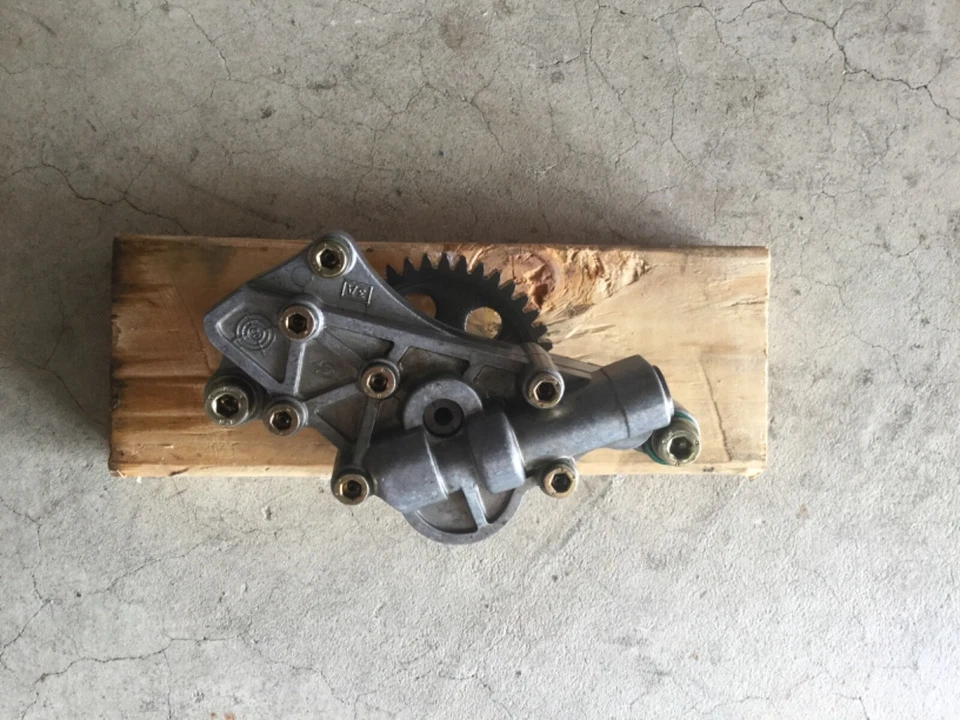 2003 Ducati ST4-S bomba de óleo de motor fabricante de equipamento original, engrenagem e parafusos. - Imagem 3 de 4