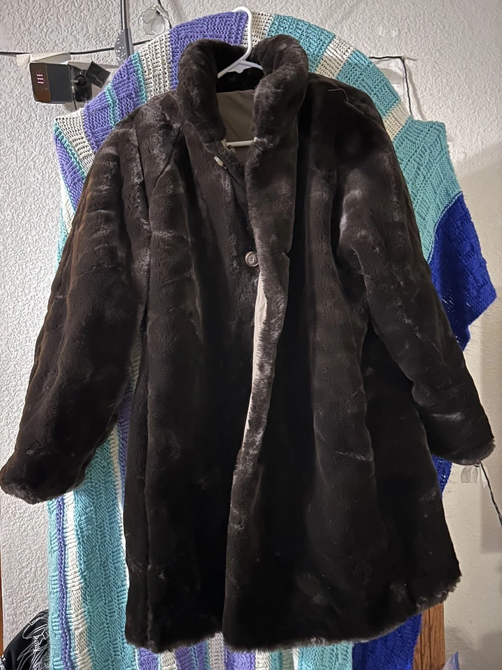 Coat pho fur brown reversable large Very Soft - Image 4 of 4