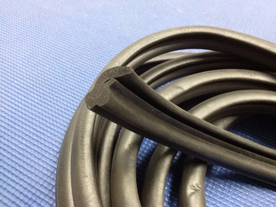 1962- 1970 FORD FALCON FAIRLANE GALAXIE - LINCOLN CONTINENTAL REAR TRUNK SEAL - Image 2 of 3