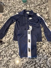 Nike 2 Piece Boy’s Nylon Jogging Set Size 4-5 Jacket And Pant Set