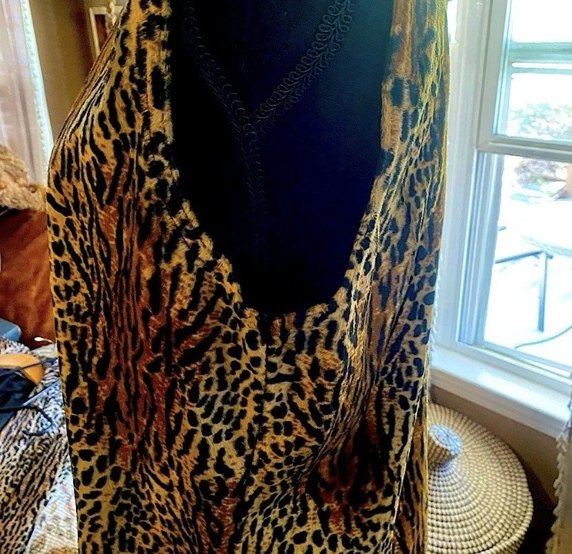 Paul Harris DesignLeopard Print Sleeveless zipper Vest - Image 3 of 4